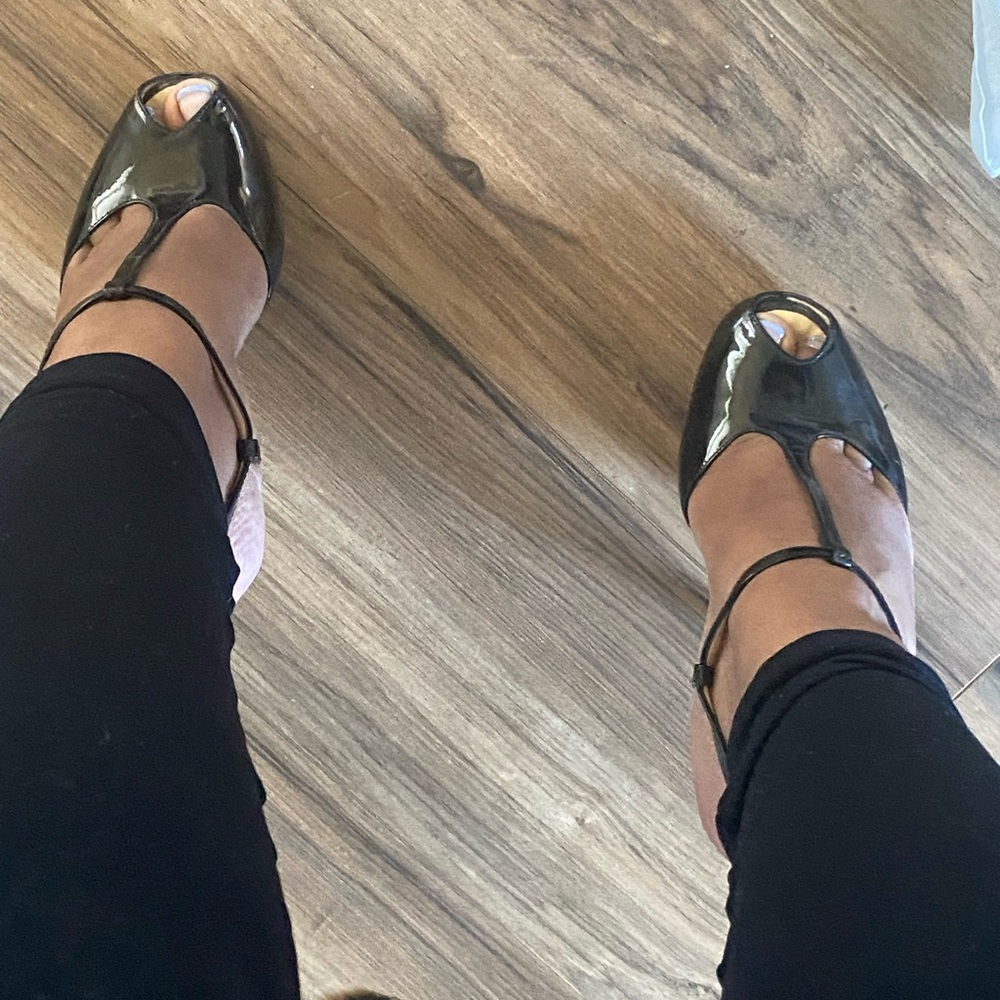 Giuseppe Black Patent Leather T-Strap Platforms Sz 40 (Gently Used) - Picture 12 of 13